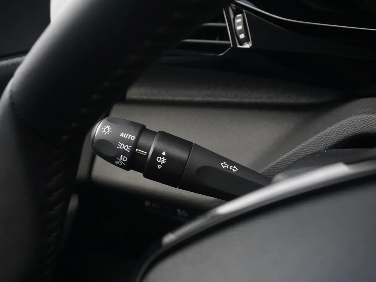 1.6 Plug-in Hybrid 180 Allure Avantage | Navigatie | 360 Camera | Stoelverwarming | Climate Control |