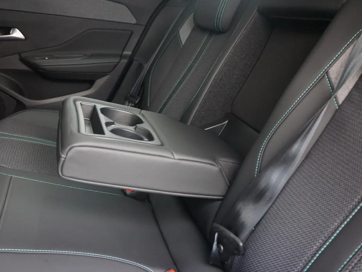 1.6 Plug-in Hybrid 180 Allure Avantage | Navigatie | 360 Camera | Stoelverwarming | Climate Control |