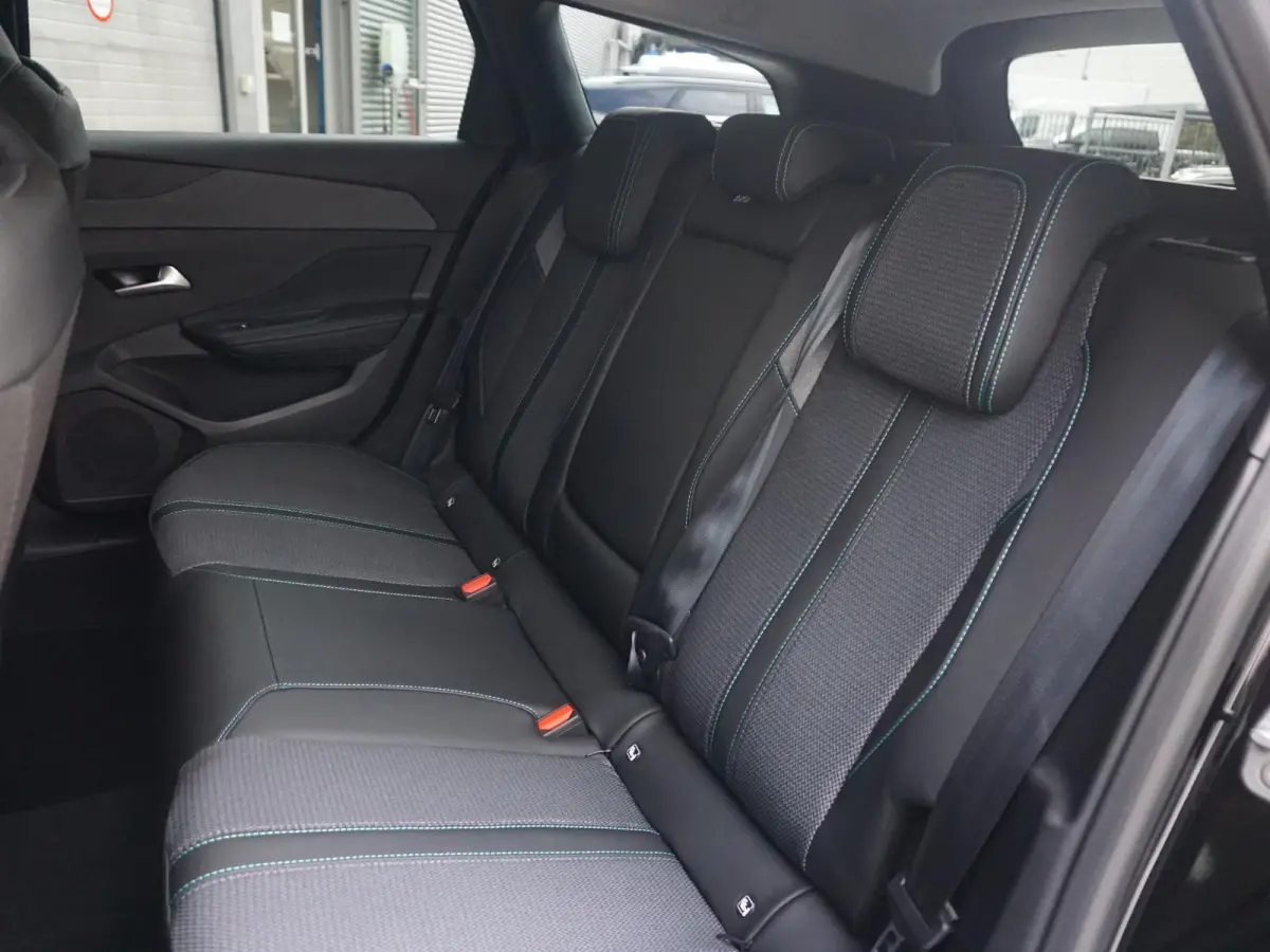 1.6 Plug-in Hybrid 180 Allure Avantage | Navigatie | 360 Camera | Stoelverwarming | Climate Control |