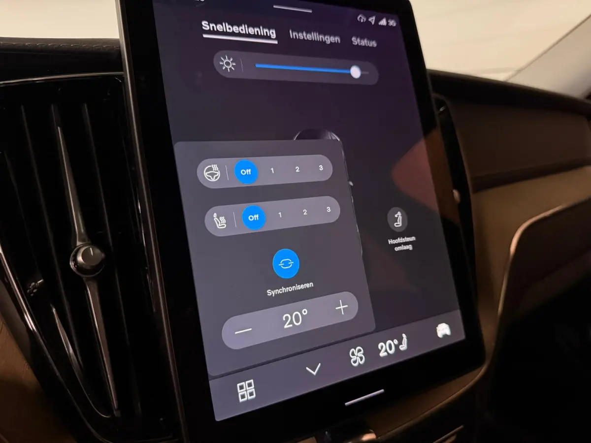 T6 AWD Recharge Ultra Dark | Facelift | Luchtvering | Trekhaak | All Season banden | 360° Camera | Head-Up Display | Harman Kardon | Adaptieve Cruise Control | Stoelverwarming voor+achter |