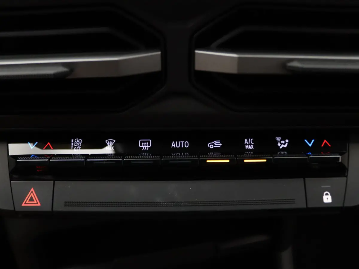 Hybrid 155pk Expression Apple Carplay/Android Auto | Climate