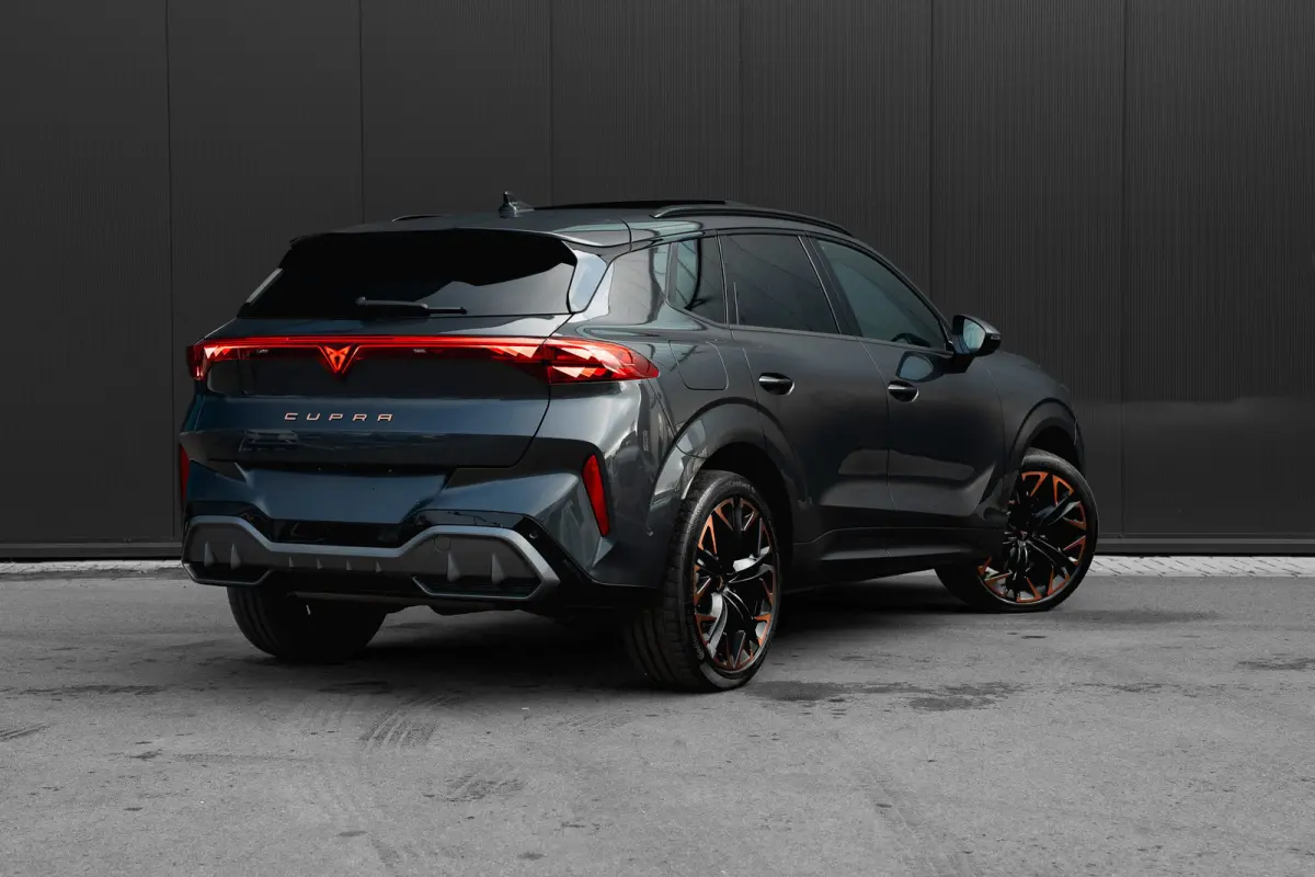 1.5 TSI e-Hybrid 272pk VZ Performance | "Immersive by Sennheiser" premium sound system package | Adaptief demping systeem | Alcantara bekleding