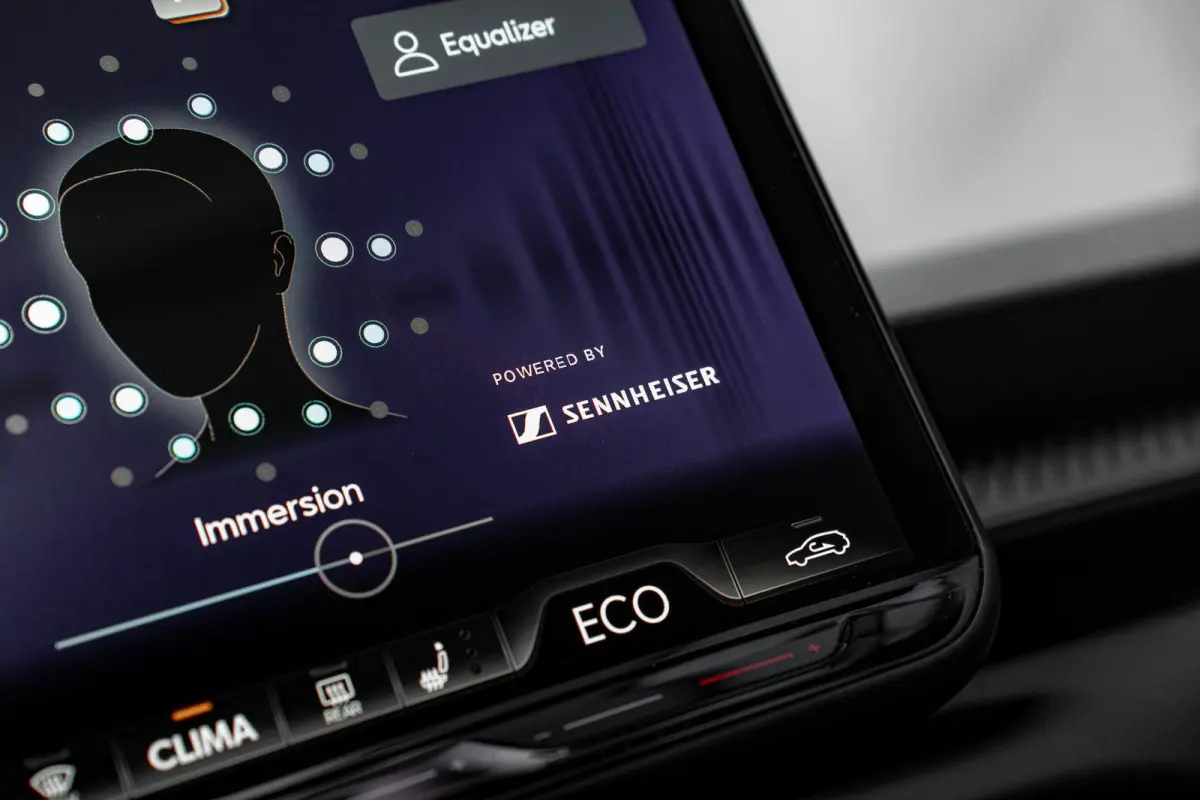 1.5 TSI e-Hybrid 272pk VZ Performance | "Immersive by Sennheiser" premium sound system package | Adaptief demping systeem | Alcantara bekleding