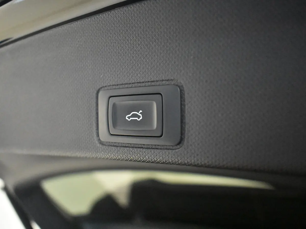 1.5 TSI e-Hybrid 272pk VZ Performance | "Immersive by Sennheiser" premium sound system package | Adaptief demping systeem | Alcantara bekleding