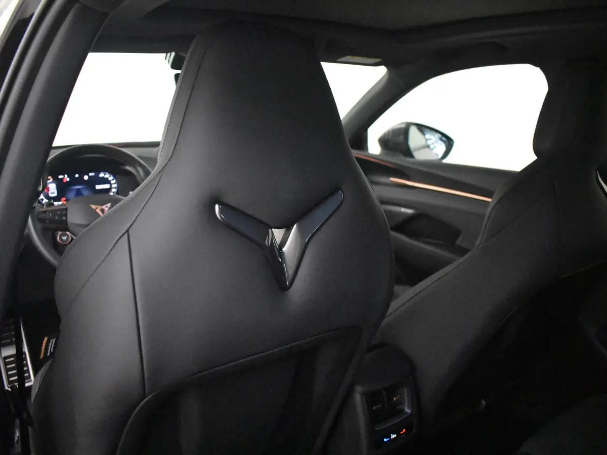 1.5 TSI e-Hybrid 272pk VZ Performance | "Immersive by Sennheiser" premium sound system package | Adaptief demping systeem | Alcantara bekleding