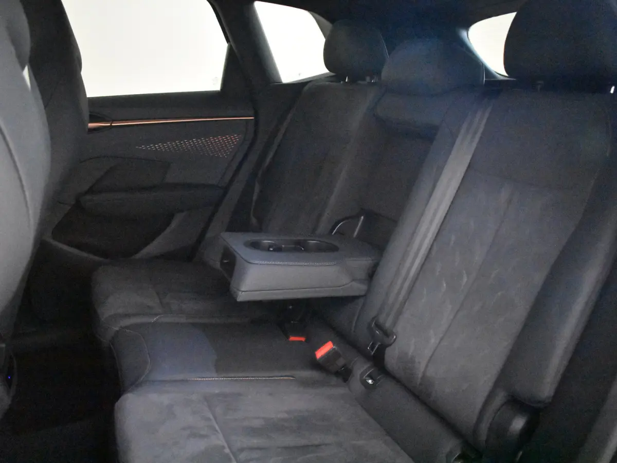 1.5 TSI e-Hybrid 272pk VZ Performance | "Immersive by Sennheiser" premium sound system package | Adaptief demping systeem | Alcantara bekleding