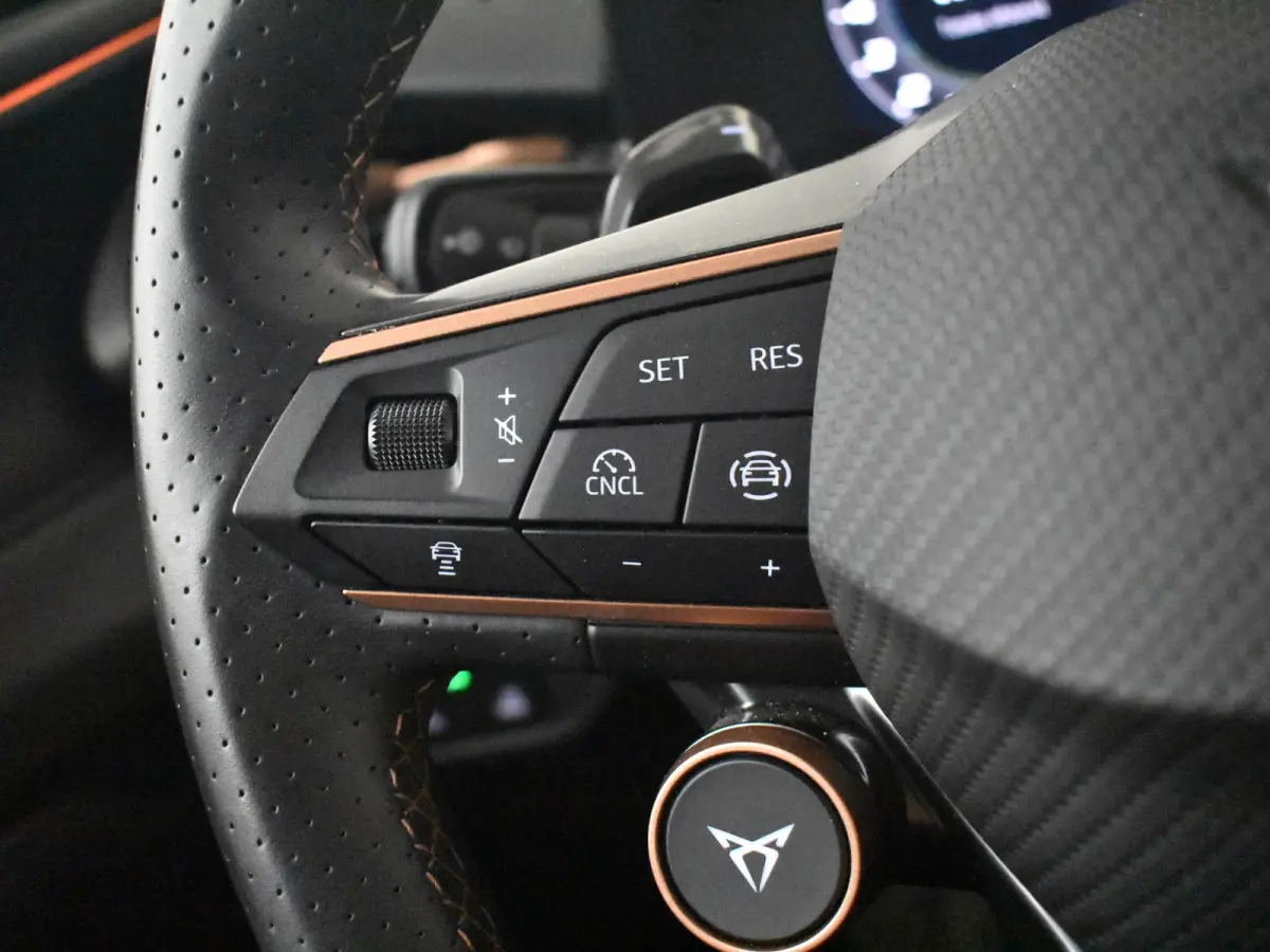 1.5 TSI e-Hybrid 272pk VZ Performance | "Immersive by Sennheiser" premium sound system package | Adaptief demping systeem | Alcantara bekleding