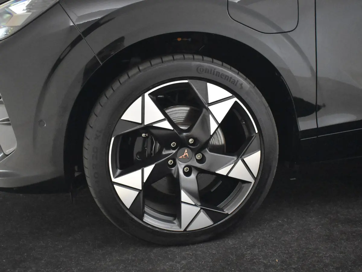 1.5 TSI e-Hybrid 272pk VZ Performance | "Immersive by Sennheiser" premium sound system package | Adaptief demping systeem | Alcantara bekleding