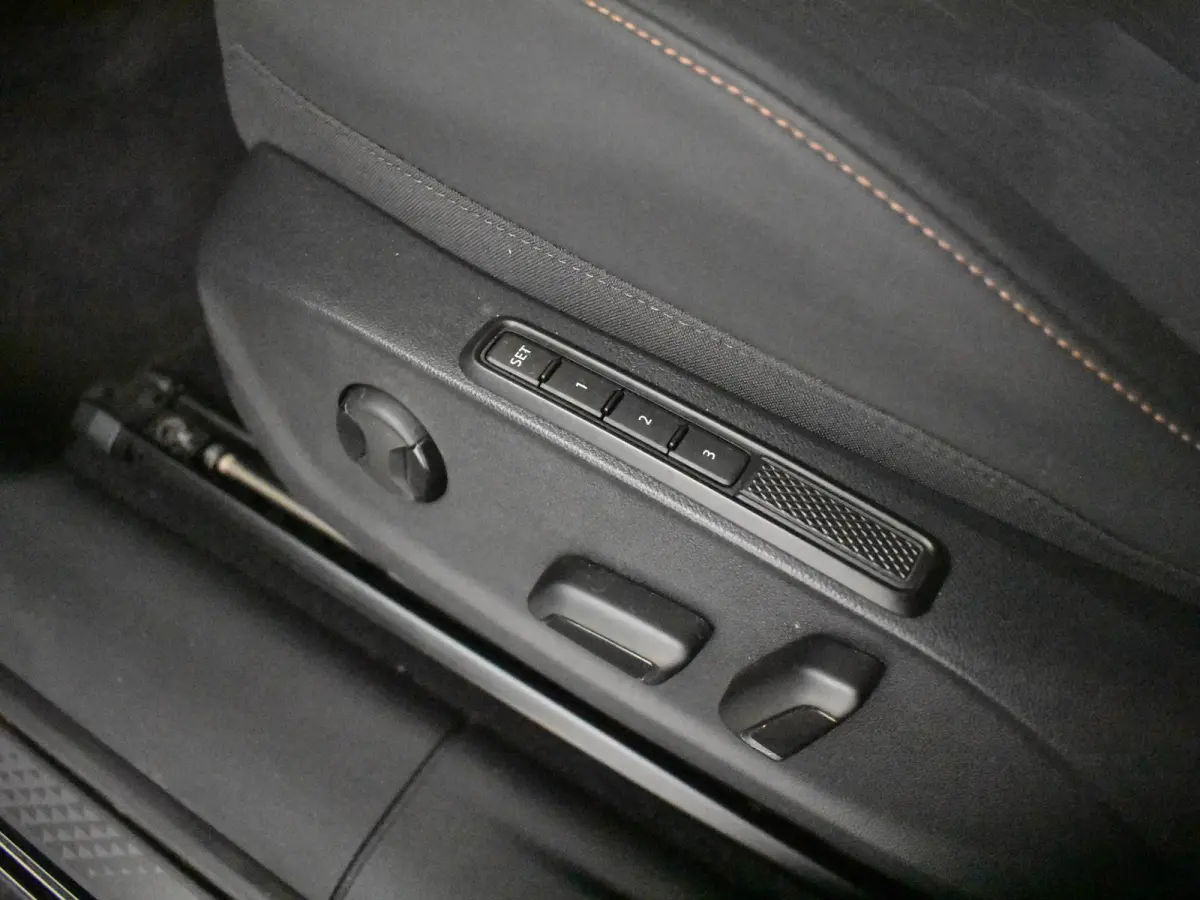 1.5 TSI e-Hybrid 272pk VZ Performance | "Immersive by Sennheiser" premium sound system package | Adaptief demping systeem | Alcantara bekleding
