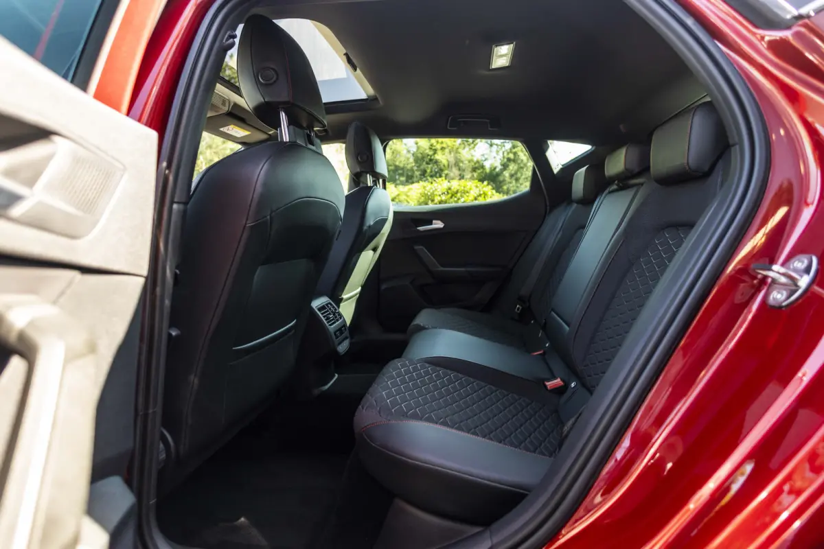 1.4 TSI eHybrid PHEV FR Business Intense | Elektrisch glazen schuif-/kanteldak |