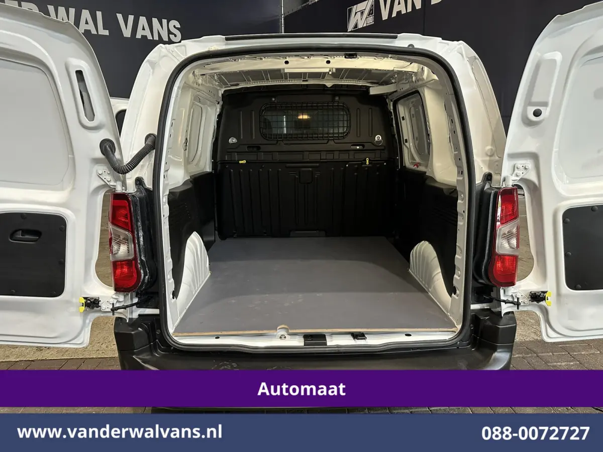 1.2 PureTech 130pk Automaat Benzine L1H1 Euro6 Airco | 3-Zits | Navigatie | Camera | Apple Carplay Cruisecontrol, Android Auto, Parkeersensoren