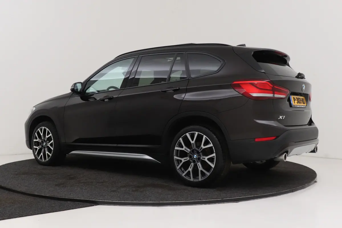 SDrive20i Business Edition Plus | Panoramadak | Org NL | Dealer Ond. | Camera | Navigatie |