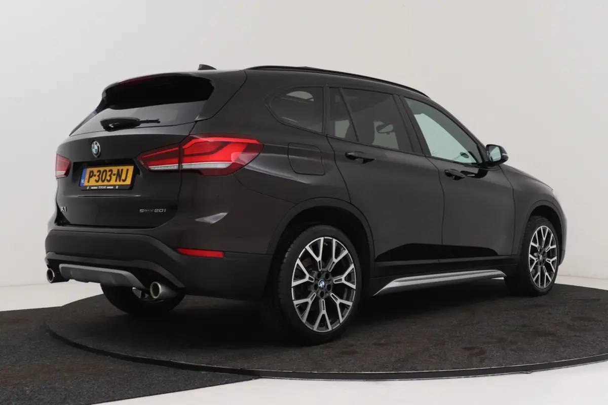 SDrive20i Business Edition Plus | Panoramadak | Org NL | Dealer Ond. | Camera | Navigatie |