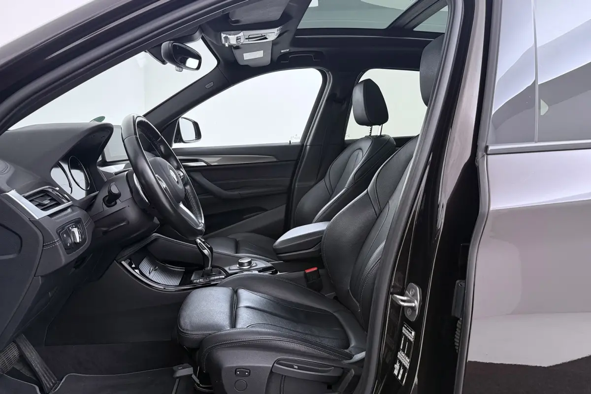 SDrive20i Business Edition Plus | Panoramadak | Org NL | Dealer Ond. | Camera | Navigatie |