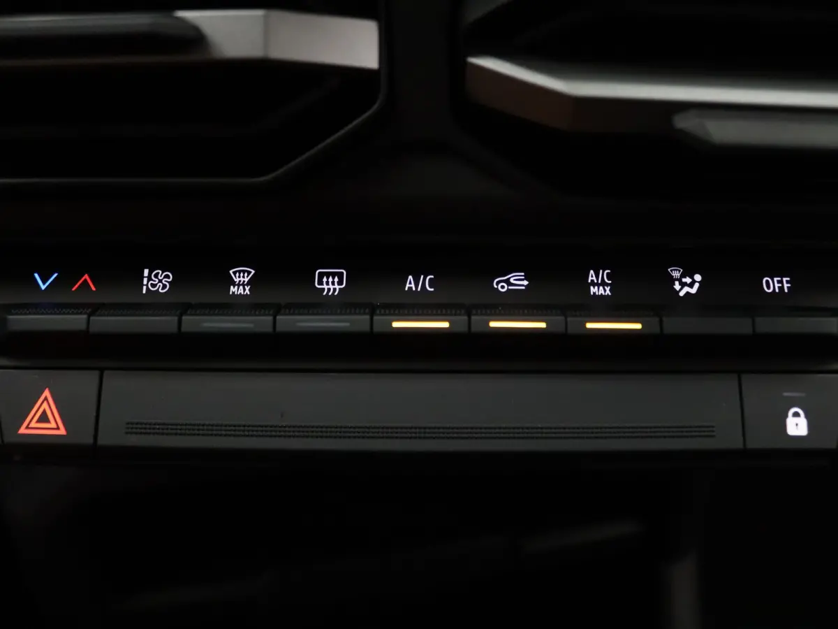 140pk mild hybrid expression Apple Carplay/Android Auto | Climate