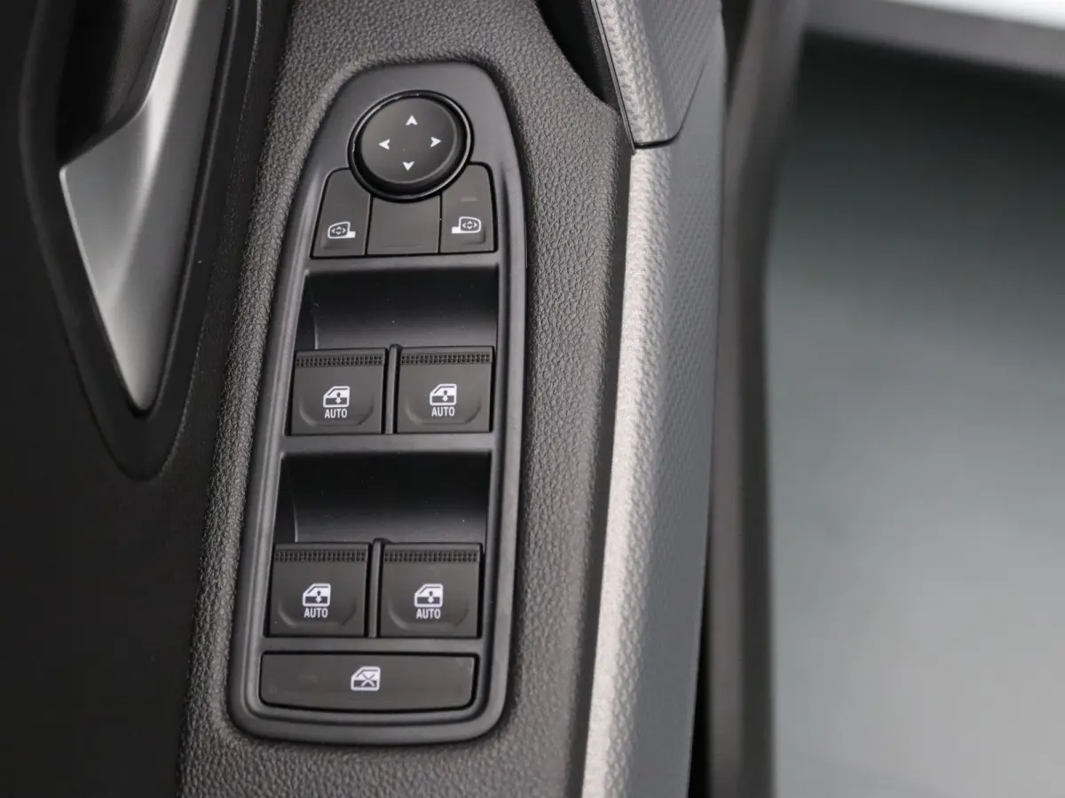 140pk mild hybrid expression Apple Carplay/Android Auto | Climate