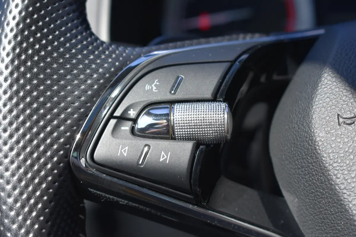 1.5TSi ACT 150PK DSG Sportline Business | Cruise Control | PDC V+A | Stoel- en stuurwielverwarming | Apple Carplay & Android Auto | Schuif-kanteldak