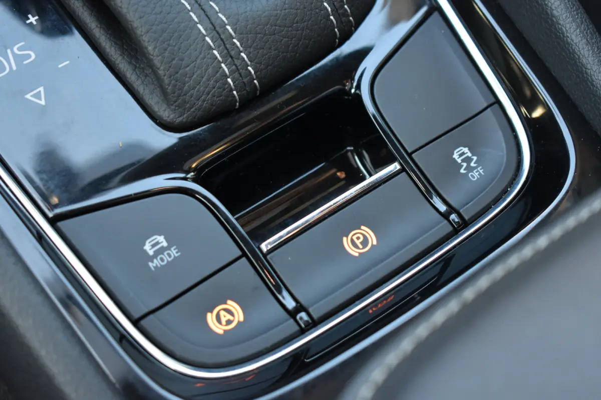 1.5TSi ACT 150PK DSG Sportline Business | Cruise Control | PDC V+A | Stoel- en stuurwielverwarming | Apple Carplay & Android Auto | Schuif-kanteldak
