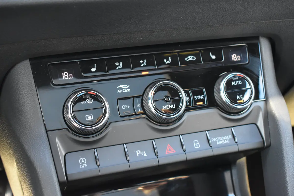 1.5TSi ACT 150PK DSG Sportline Business | Cruise Control | PDC V+A | Stoel- en stuurwielverwarming | Apple Carplay & Android Auto | Schuif-kanteldak