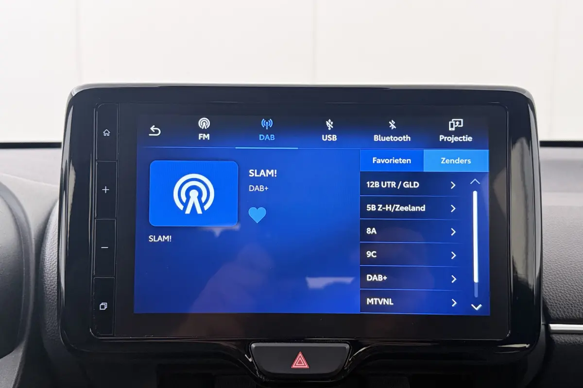 1.5 Centre-line Carplay Camera Climate LED 15'LMV