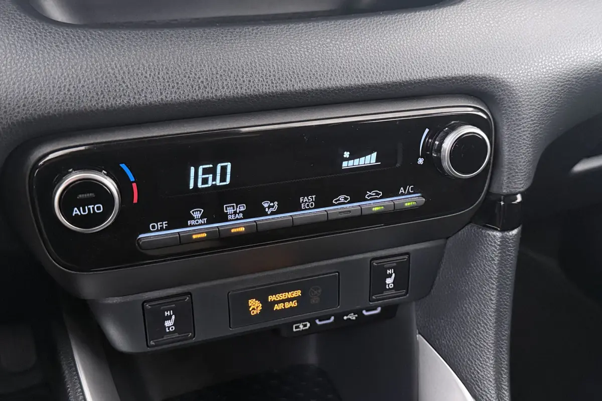 1.5 Centre-line Carplay Camera Climate LED 15'LMV