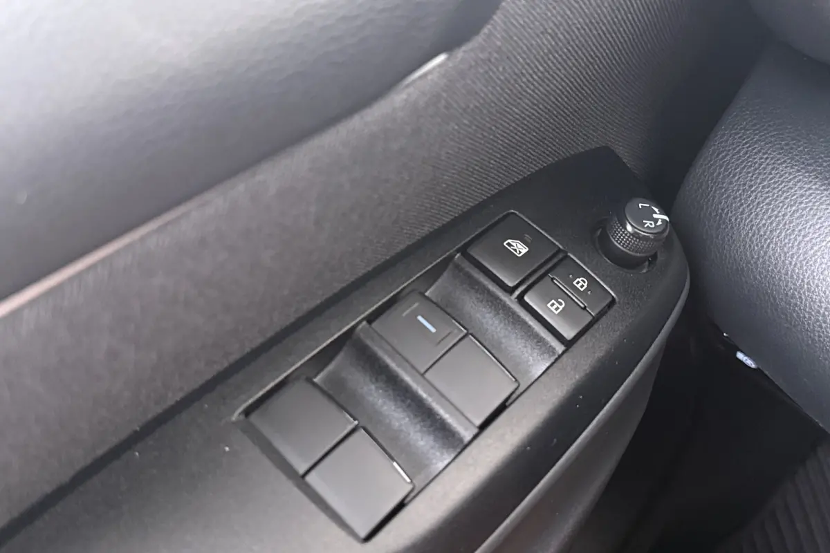 1.5 Centre-line Carplay Camera Climate LED 15'LMV