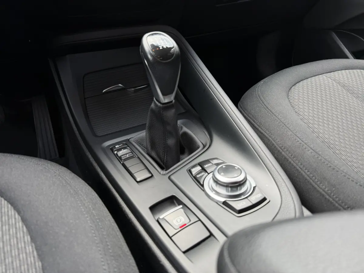 sDrive18i Advantage Navigatie Stoelverwarming Climate Control PDC Cruise Control