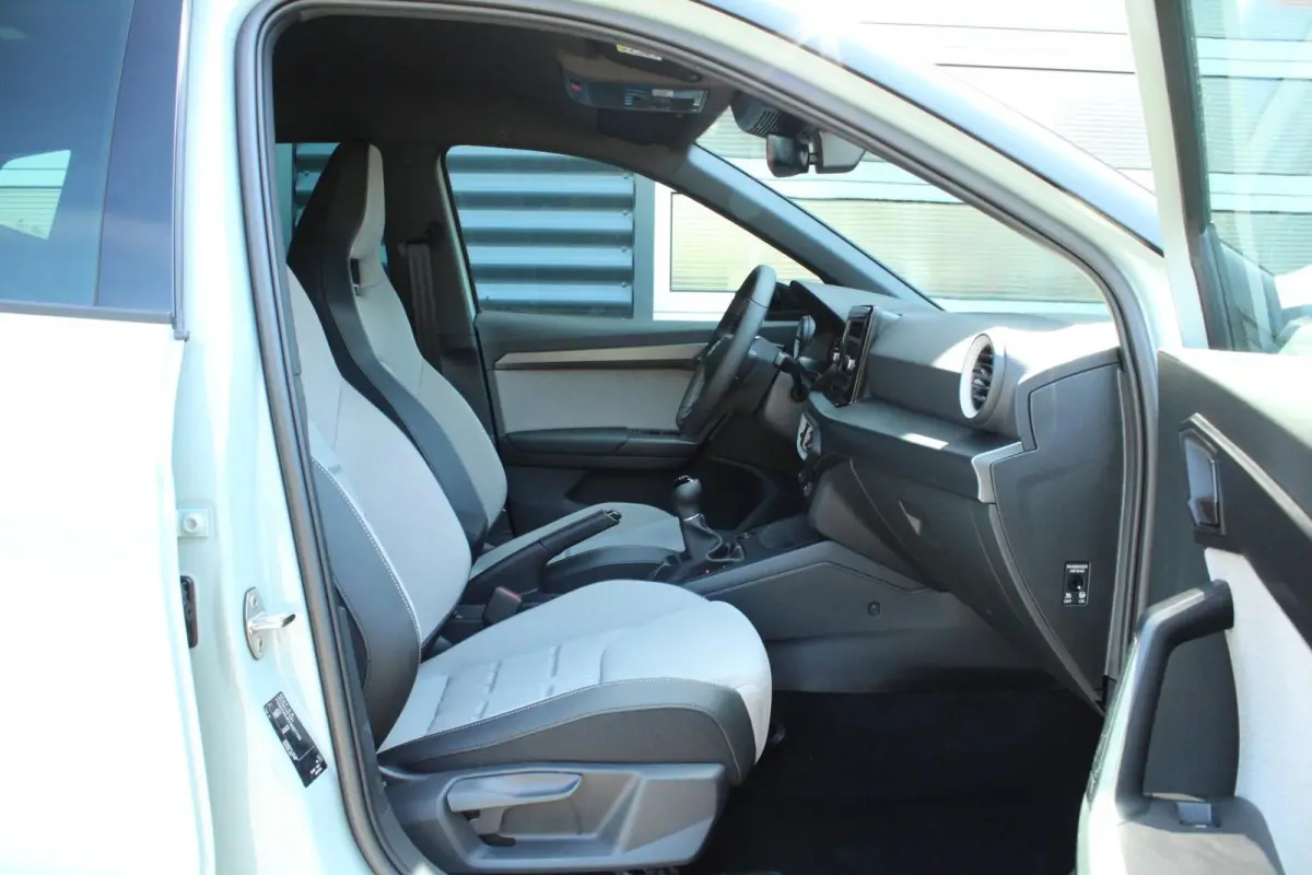 1.0 EcoTSI 95pk FR Business Connect | Voorstoelen Verwarmd | Parkeersensoren