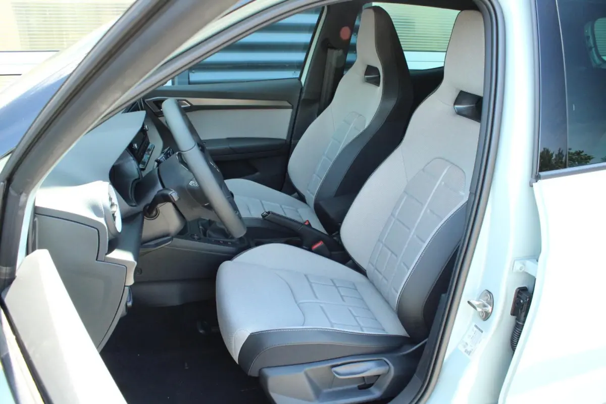 1.0 EcoTSI 95pk FR Business Connect | Voorstoelen Verwarmd | Parkeersensoren