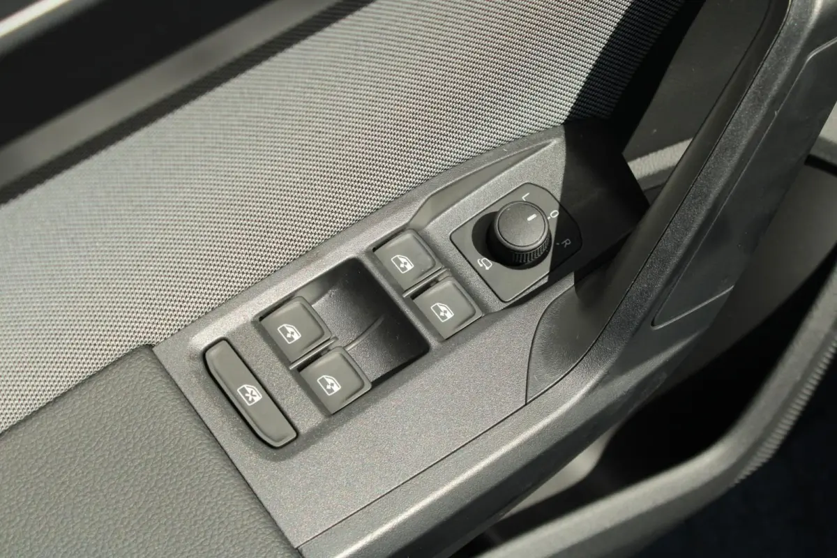 1.0 EcoTSI 95pk FR Business Connect | Voorstoelen Verwarmd | Parkeersensoren