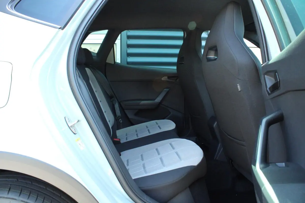 1.0 EcoTSI 95pk FR Business Connect | Voorstoelen Verwarmd | Parkeersensoren