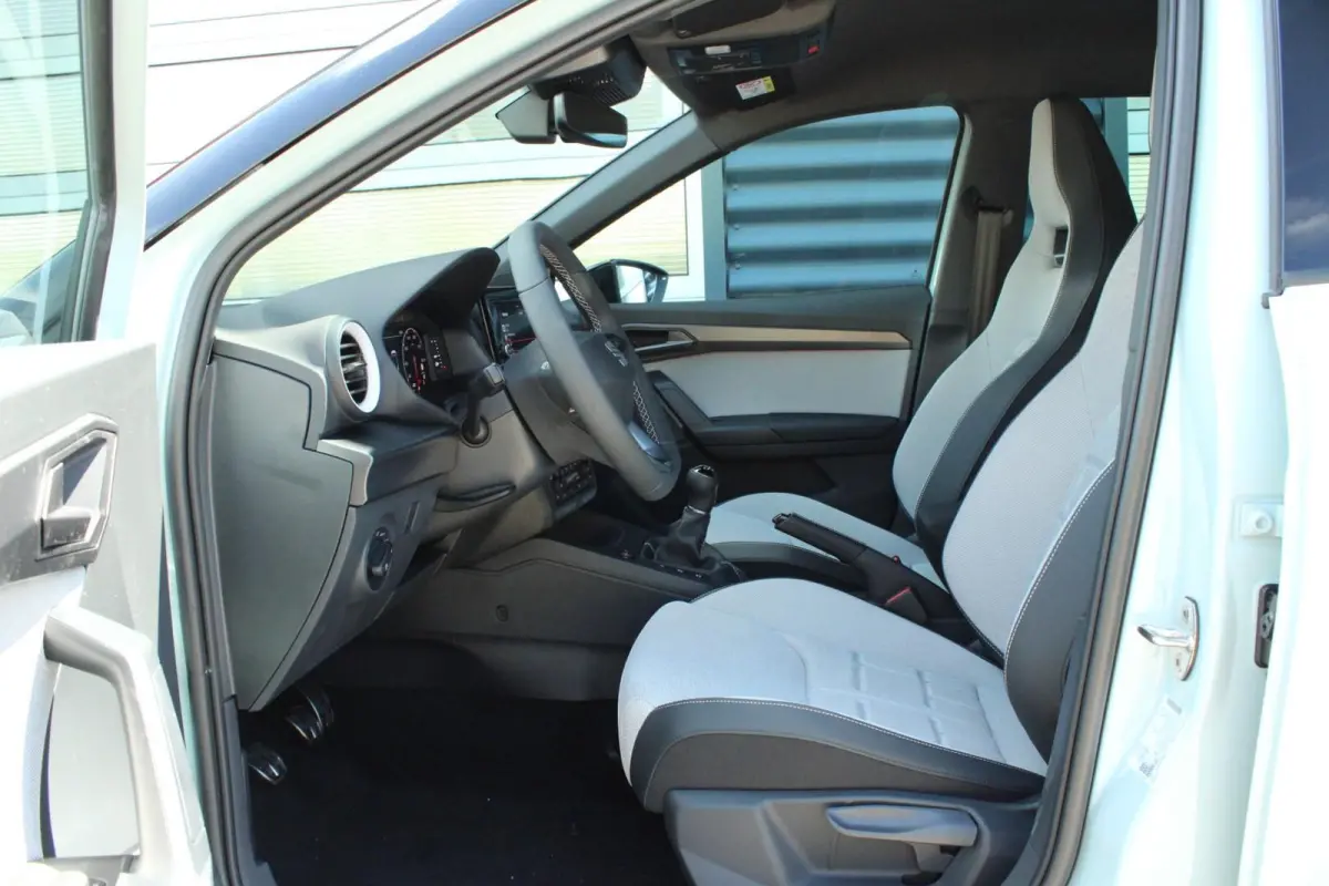 1.0 EcoTSI 95pk FR Business Connect | Voorstoelen Verwarmd | Parkeersensoren