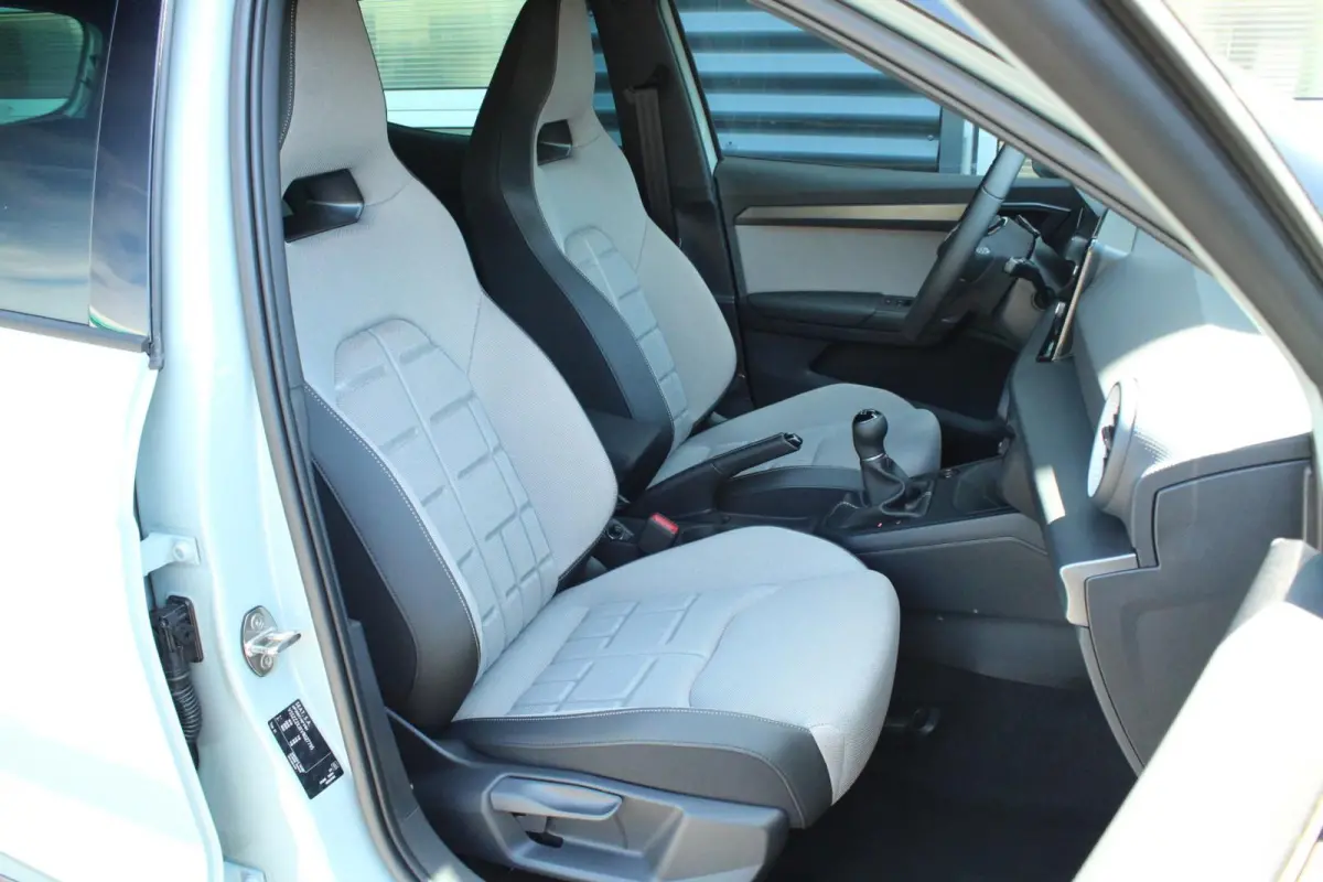 1.0 EcoTSI 95pk FR Business Connect | Voorstoelen Verwarmd | Parkeersensoren
