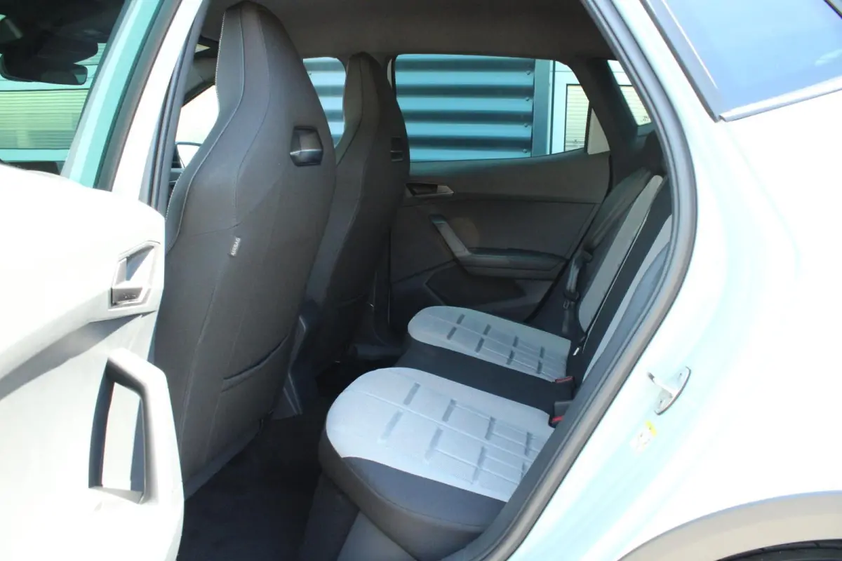 1.0 EcoTSI 95pk FR Business Connect | Voorstoelen Verwarmd | Parkeersensoren