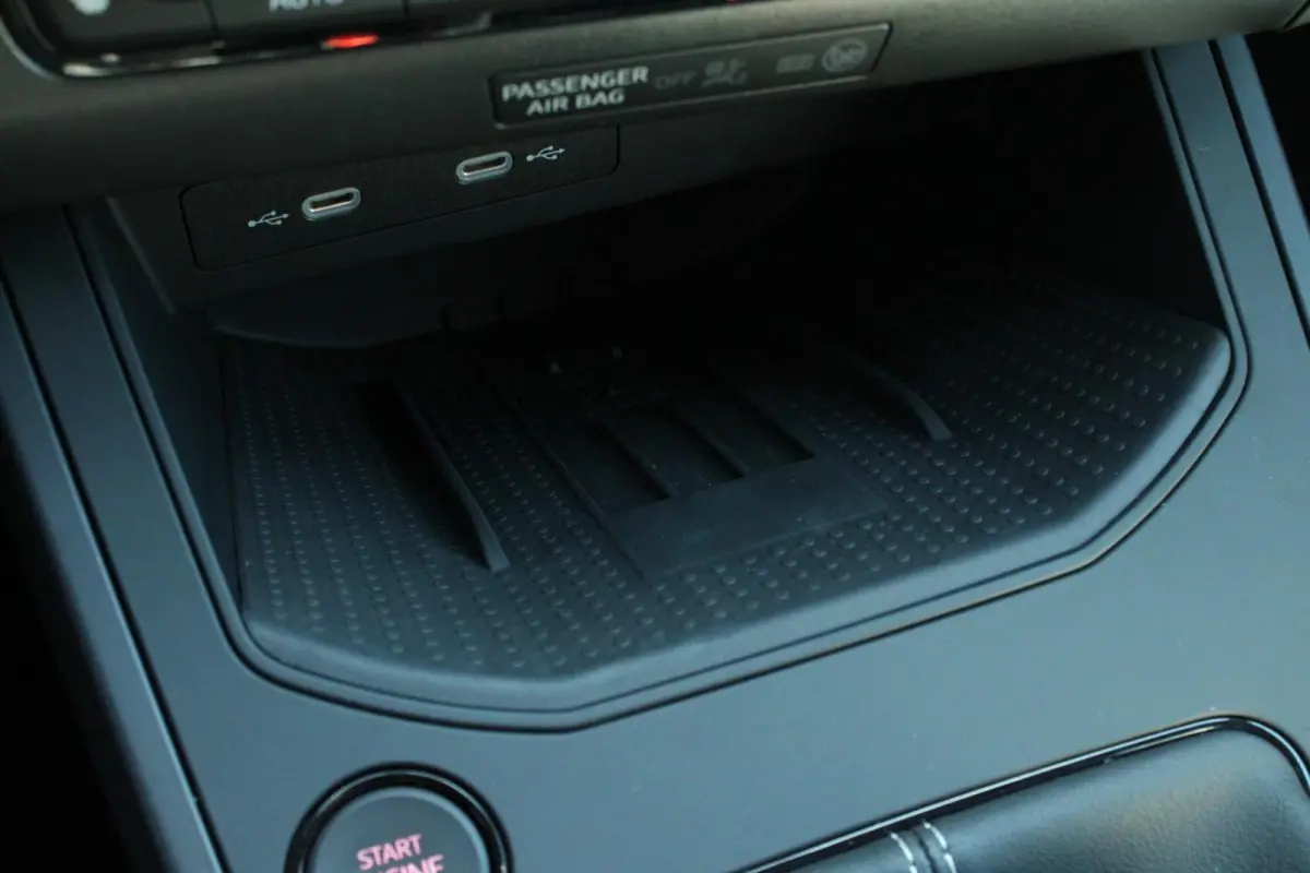 1.0 EcoTSI 95pk FR Business Connect | Voorstoelen Verwarmd | Parkeersensoren