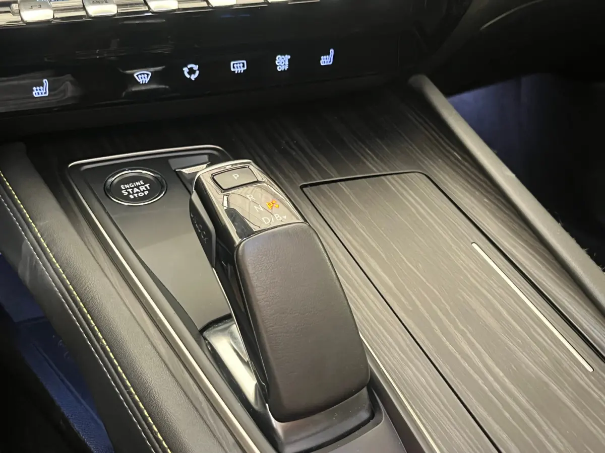 1.6 HYbrid 360 PSE 360PK!! | Panoramadak | Elek. Stoel met Massage | Alcantara | Stoelverwarming | Camera Rondom  | Achteruitrijcamera | Apple Carplay/Android Auto|telefoonintegratie premium