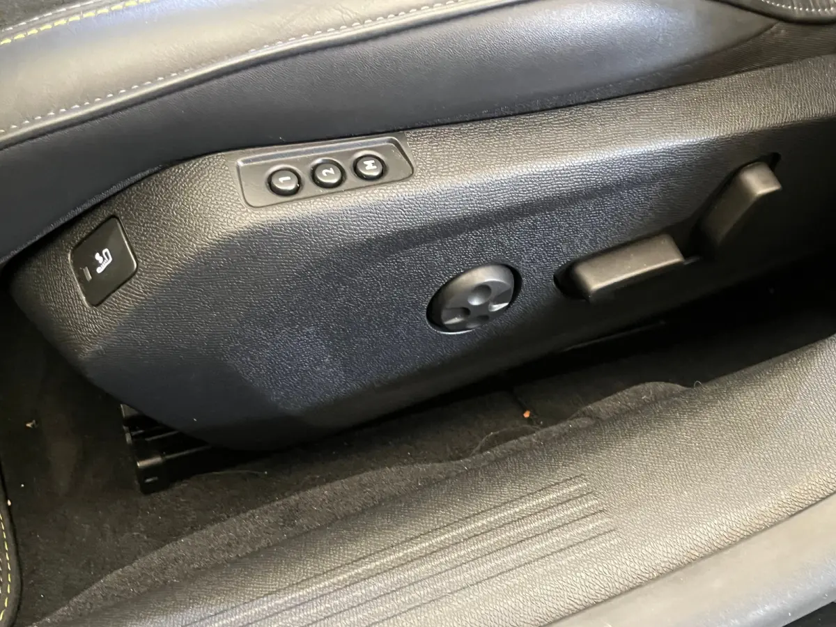 1.6 HYbrid 360 PSE 360PK!! | Panoramadak | Elek. Stoel met Massage | Alcantara | Stoelverwarming | Camera Rondom  | Achteruitrijcamera | Apple Carplay/Android Auto|telefoonintegratie premium