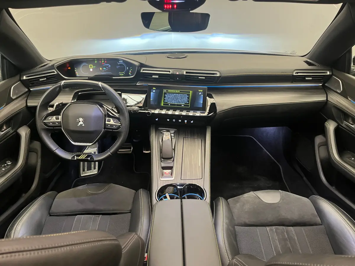 1.6 HYbrid 360 PSE 360PK!! | Panoramadak | Elek. Stoel met Massage | Alcantara | Stoelverwarming | Camera Rondom  | Achteruitrijcamera | Apple Carplay/Android Auto|telefoonintegratie premium