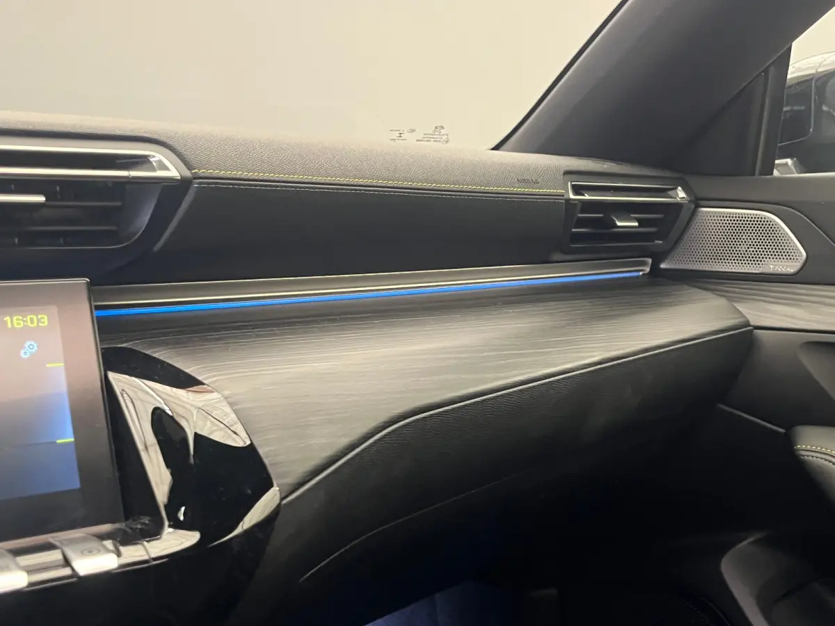 1.6 HYbrid 360 PSE 360PK!! | Panoramadak | Elek. Stoel met Massage | Alcantara | Stoelverwarming | Camera Rondom  | Achteruitrijcamera | Apple Carplay/Android Auto|telefoonintegratie premium