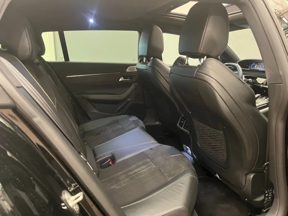 1.6 HYbrid 360 PSE 360PK!! | Panoramadak | Elek. Stoel met Massage | Alcantara | Stoelverwarming | Camera Rondom  | Achteruitrijcamera | Apple Carplay/Android Auto|telefoonintegratie premium