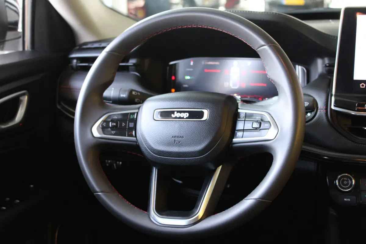 4xe 240 Plug-in Hybrid Trailhawk | SOH 93% | Trail rated | Navigatie | Cruise control adaptief | Camera | Dakrails |
