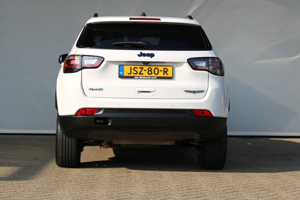 4xe 240 Plug-in Hybrid Trailhawk | SOH 93% | Trail rated | Navigatie | Cruise control adaptief | Camera | Dakrails |