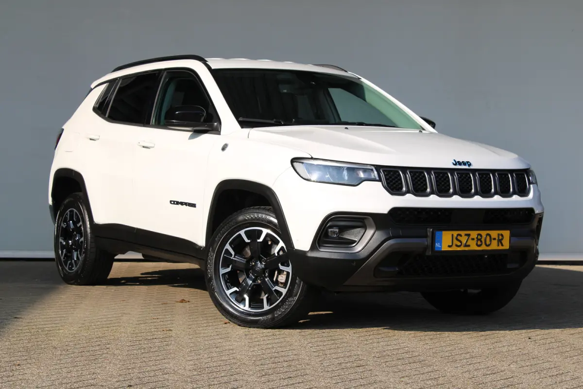 4xe 240 Plug-in Hybrid Trailhawk | SOH 93% | Trail rated | Navigatie | Cruise control adaptief | Camera | Dakrails |