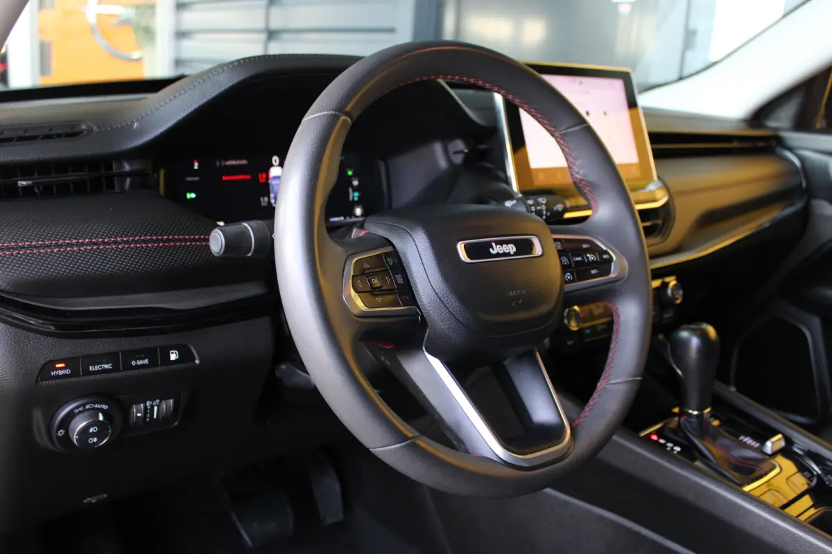 4xe 240 Plug-in Hybrid Trailhawk | SOH 93% | Trail rated | Navigatie | Cruise control adaptief | Camera | Dakrails |