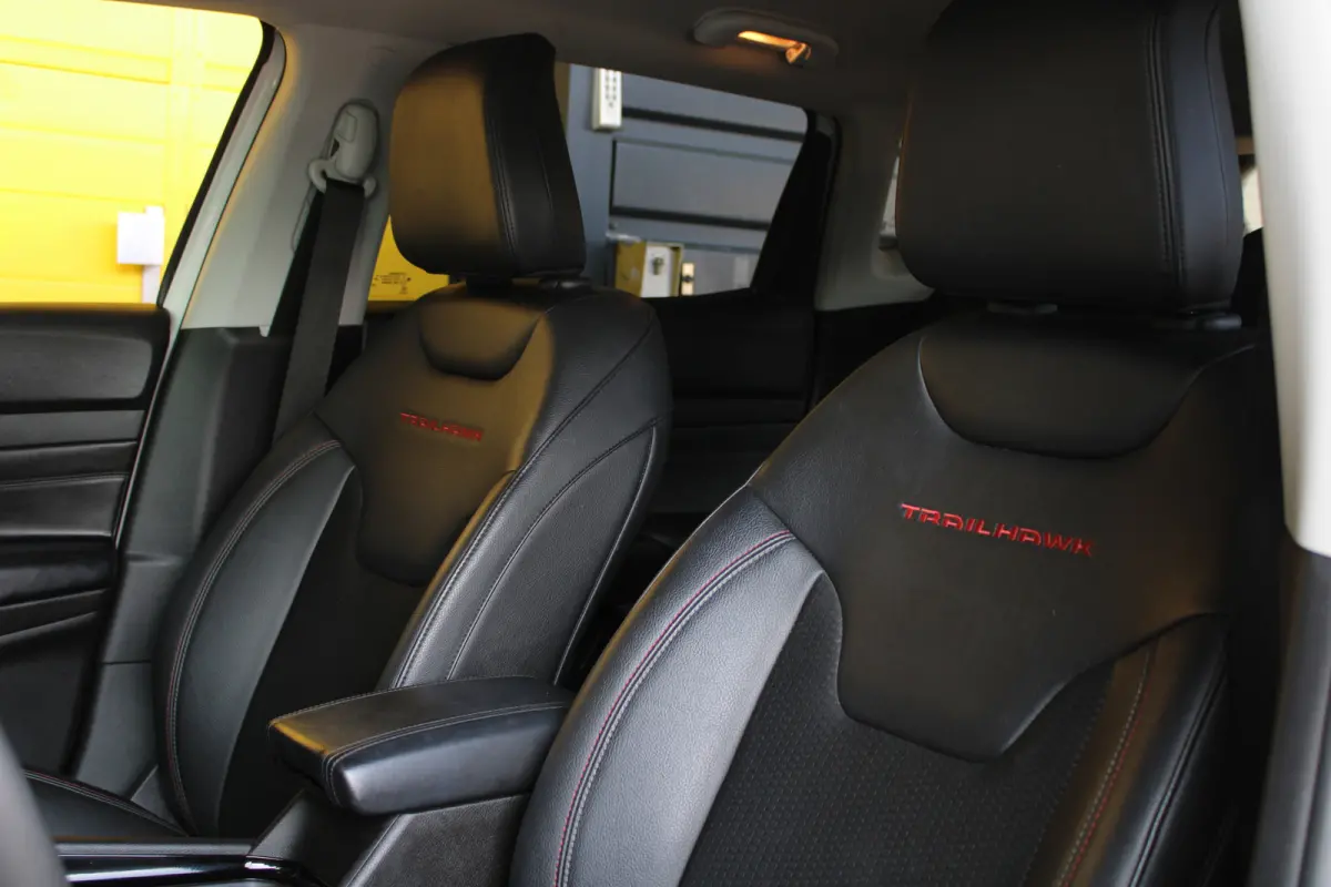 4xe 240 Plug-in Hybrid Trailhawk | SOH 93% | Trail rated | Navigatie | Cruise control adaptief | Camera | Dakrails |
