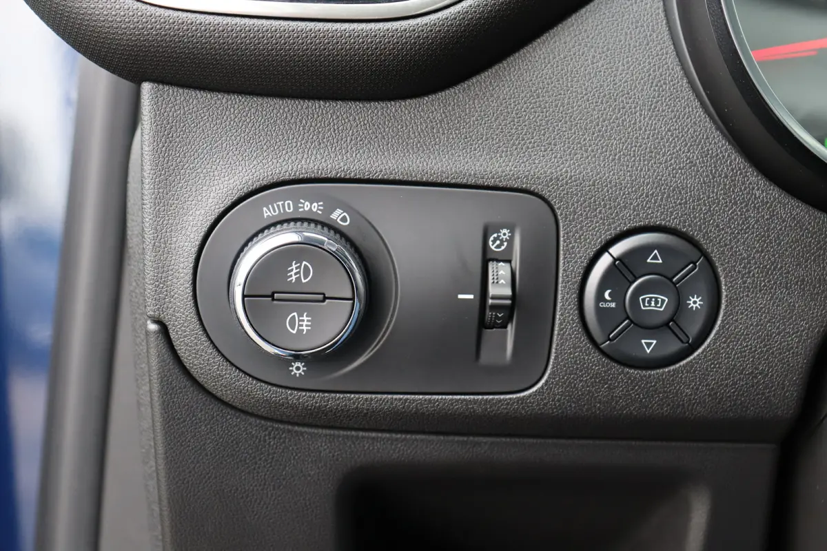 1.2 TURBO 130PK ULTIMATE AUTOMAAT / NAVI / LEDER / CLIMA / LED / PDC / 17" LMV / KEYLESS / WINTERPAKKET / HUD / BLUETOOTH / CRUISECONTROL / NIEUWSTAAT !!