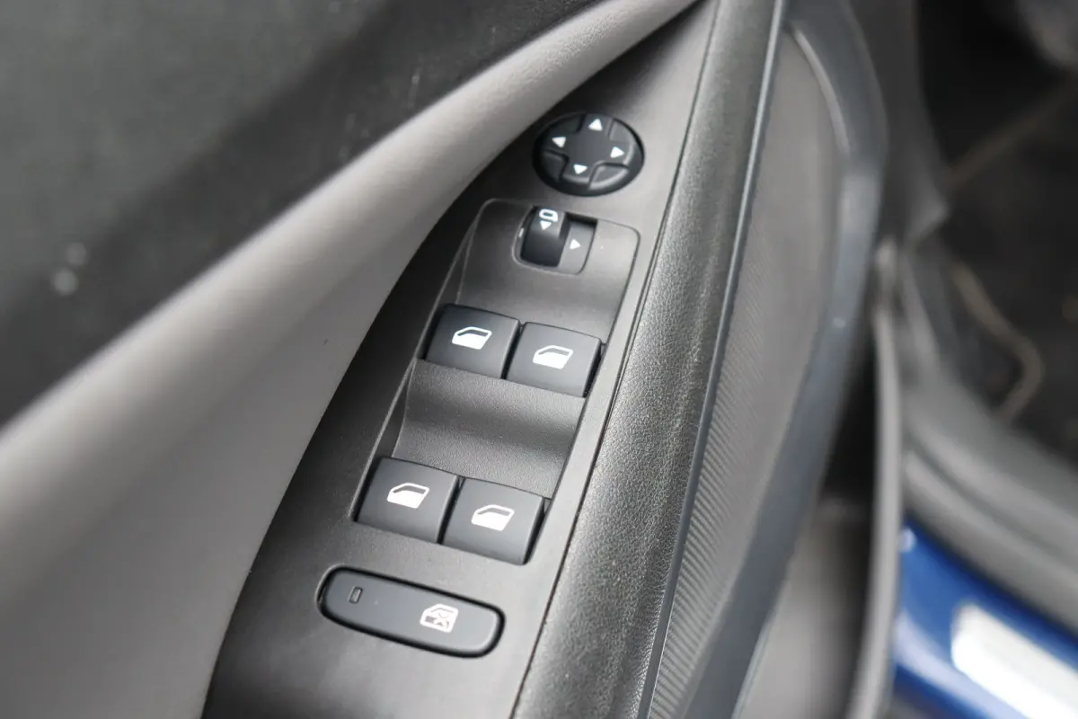 1.2 TURBO 130PK ULTIMATE AUTOMAAT / NAVI / LEDER / CLIMA / LED / PDC / 17" LMV / KEYLESS / WINTERPAKKET / HUD / BLUETOOTH / CRUISECONTROL / NIEUWSTAAT !!