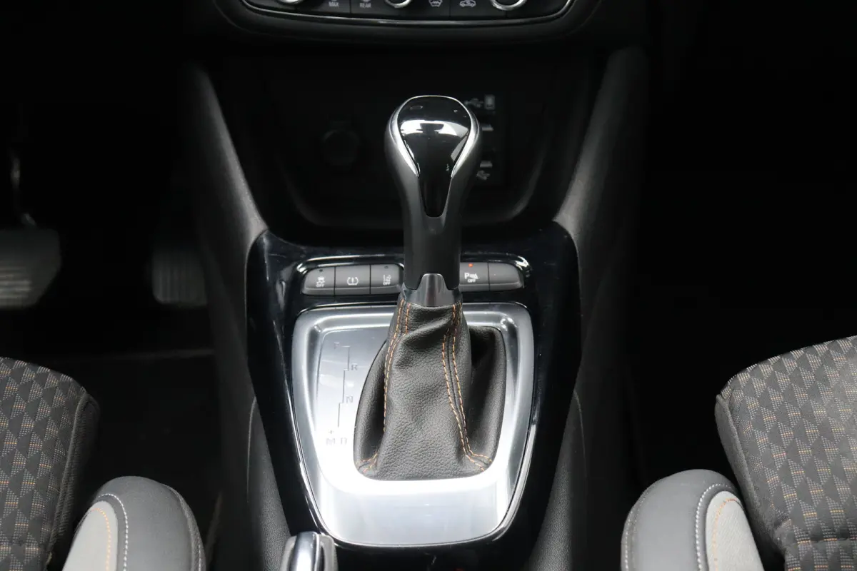1.2 TURBO 130PK ULTIMATE AUTOMAAT / NAVI / LEDER / CLIMA / LED / PDC / 17" LMV / KEYLESS / WINTERPAKKET / HUD / BLUETOOTH / CRUISECONTROL / NIEUWSTAAT !!