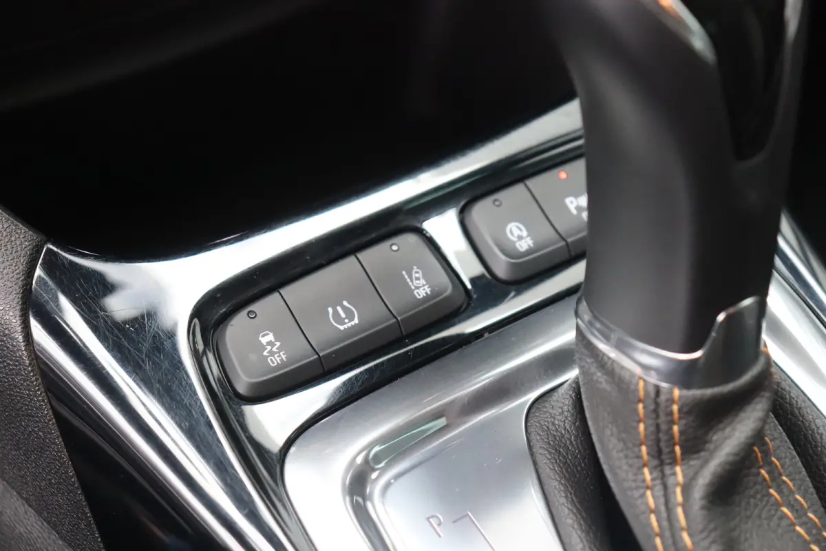 1.2 TURBO 130PK ULTIMATE AUTOMAAT / NAVI / LEDER / CLIMA / LED / PDC / 17" LMV / KEYLESS / WINTERPAKKET / HUD / BLUETOOTH / CRUISECONTROL / NIEUWSTAAT !!