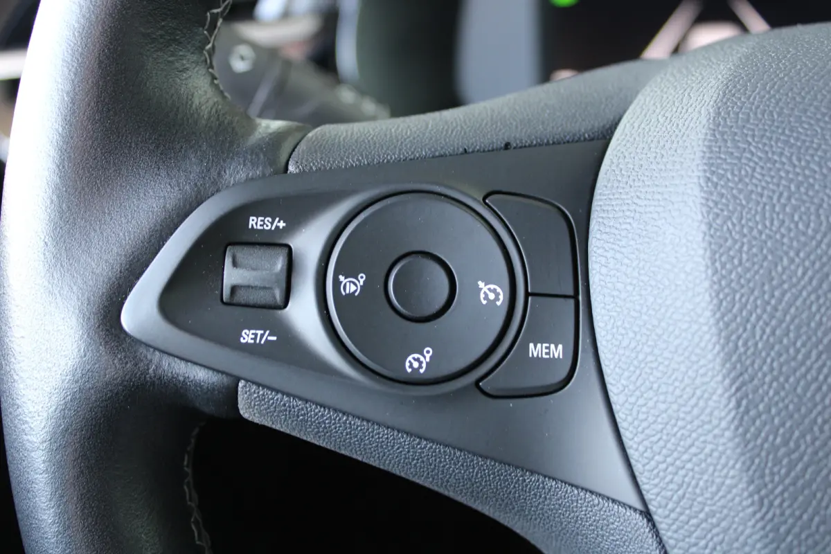 1.2 Elegance | Keyless start | Groot scherm | Parkeercamera | Keyless entry |